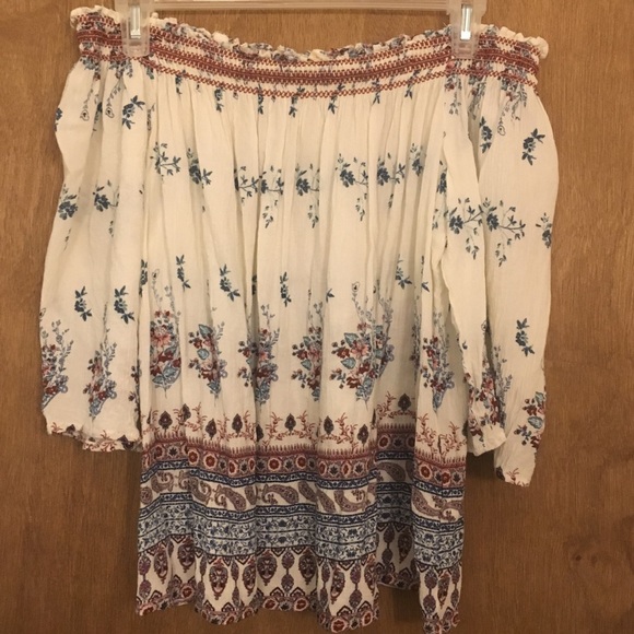 Off-the-Shoulder Patterned Top - Picture 2 of 3